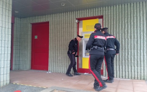 Ladri con il flessibile: assalto all’ufficio postale