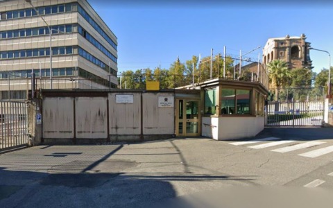 Lanciata una bottiglia incendiaria davanti alla sede del Dap