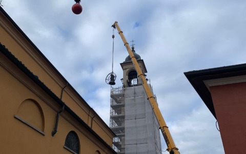 Le otto campane di Oreno tornano al loro posto