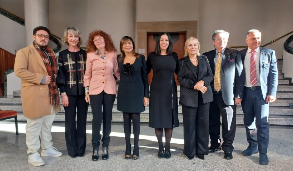 Lo spettacolo teatrale “We Breast_dalla cura al prendersi cura”