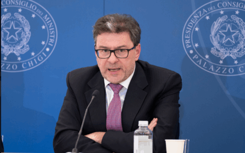 Manovra, si allungano i tempi: prevista per oggi la votazione in Senato attesa per ieri