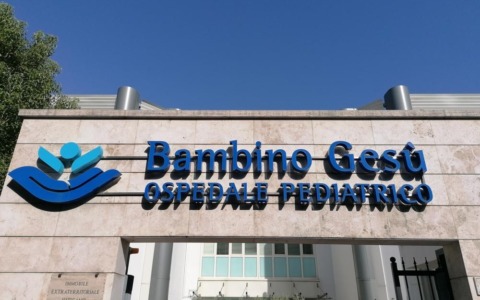 Microcar si ribalta in via Folcara: 17enne in prognosi riservata