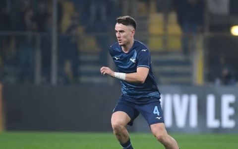 Miracolo Lazio. Vince in nove a Parma con Noslin. Espulsi Zaccagni e Basic