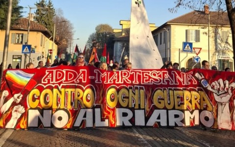 Molta partecipazione al corteo per la pace in Palestina a Cernusco sul Naviglio