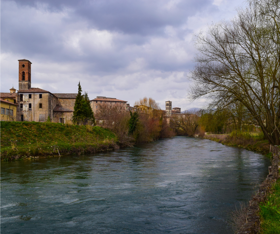 Mostra di quadri di Roberto D’Urso ai portici del comune