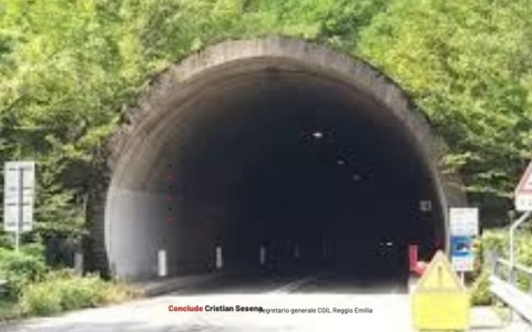 Moto contro auto alla galleria di Strettara: morto un 43enne