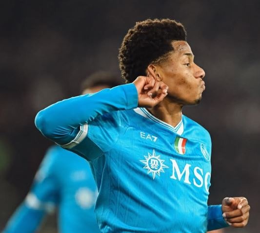 Napoli, Neres abbraccia Lukaku: “Con lui rapporto speciale”