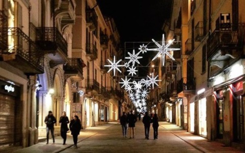 Natale 2025 a Pavia: luci, colori e magia nel cuore della città. Gli eventi in programma