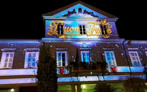 Natale a Vercelli: video mapping da fiaba sul municipio