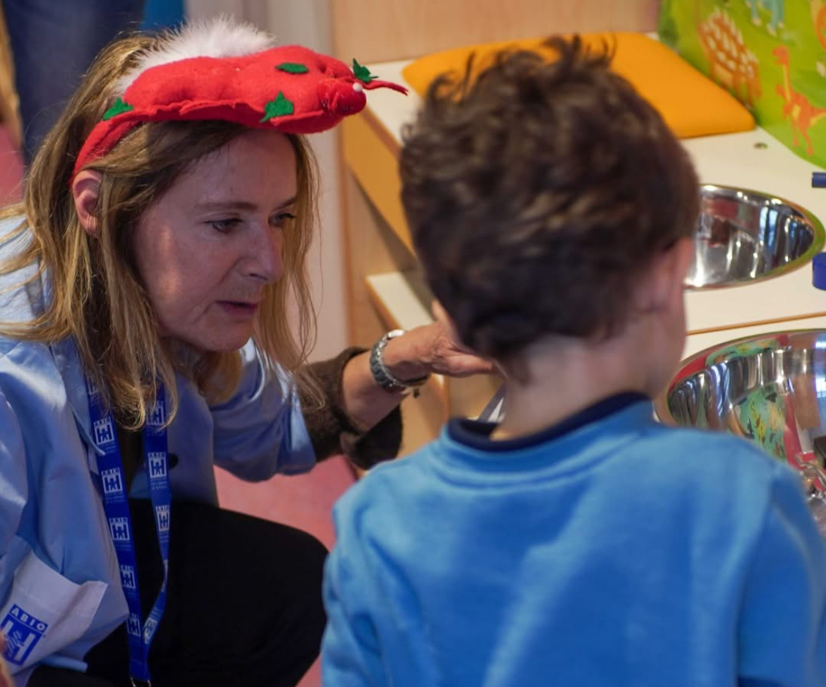 Natale in Pediatria, arrivano doni e auguri con Abio