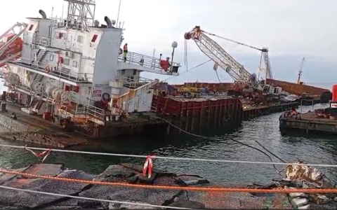 La nave Guang Rong ha lasciato il pontile di Marina di Massa