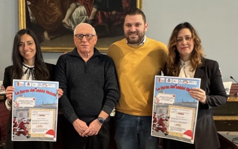 Novara: torna la Corsa dei Babbi Natale per beneficenza