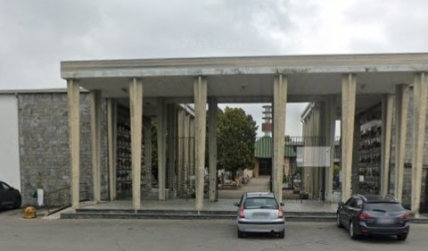 Odori al cimitero, individuate e riparate le tombe danneggiate