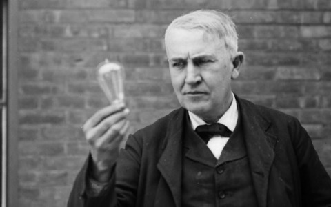 Oggi è sabato 6 dicembre 2025: fatti storici, compleanni famosi, frasi e immagini per dire buongiorno