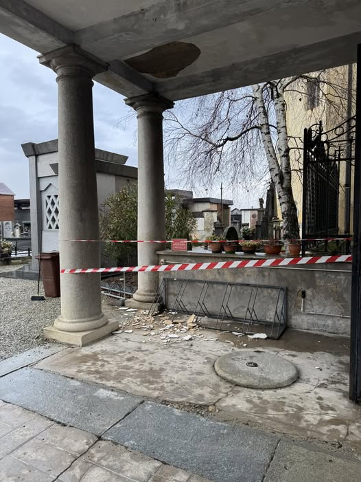 Piogge e infiltrazioni: distacchi di intonaco nei cimiteri