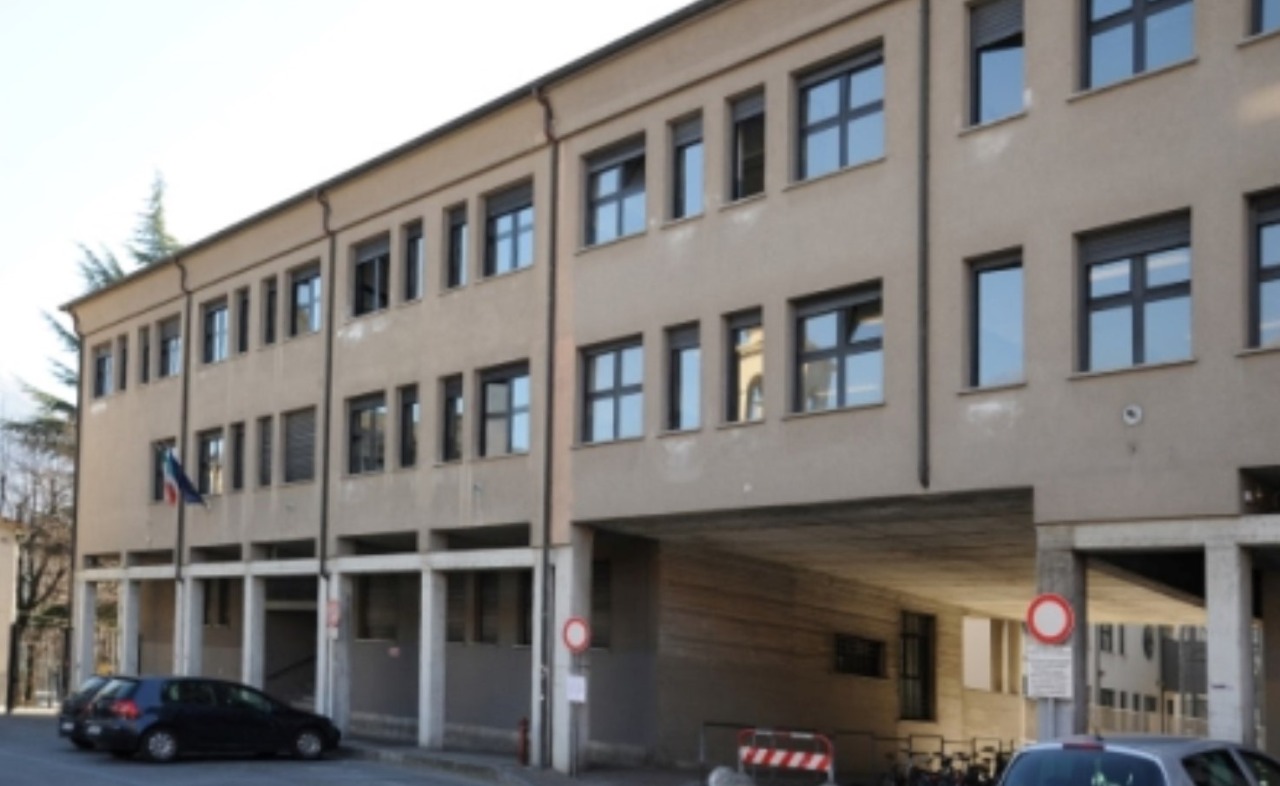 Polemica sul corso di formazione militarizzato rivolto agli studenti del liceo scientifico “Nervi”