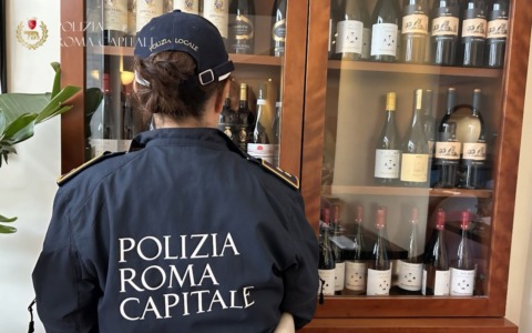 Ponte dell’Immacolata, i controlli della Polizia Locale. Ispezionati oltre 700 tra locali ed attività commerciali