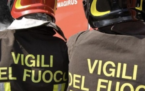 Ponte di Legno: principio di incendio di un tetto, l’intervento dei Vigili del Fuoco