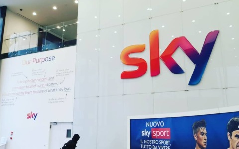 Pratiche scorrette su aumento dei prezzi e abbonamenti: multa da 4,2 milioni a Sky