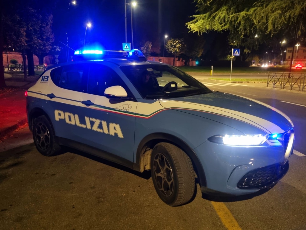 Prato, ferita al volto con un coccio di vetro in centro, un arresto