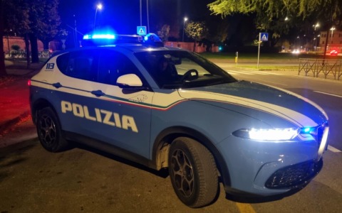 Prato, ferita al volto con un coccio di vetro in centro, un arresto