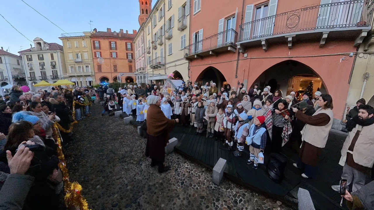 Presepe Vivente delle Scuola Cristiane: canti ed emozioni in piazza