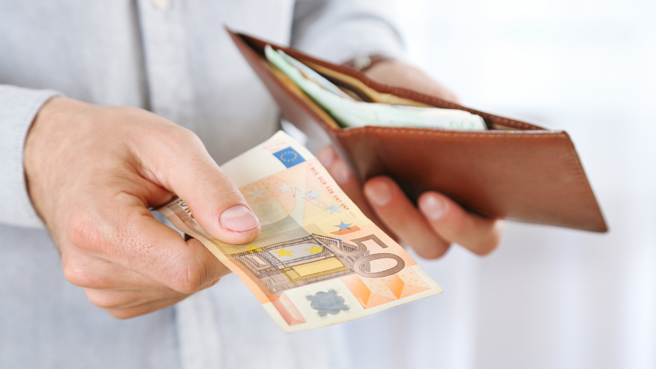 Prof a Treviglio, ma pure consulente e imprenditrice: 66enne deve risarcire allo Stato 39 mila euro