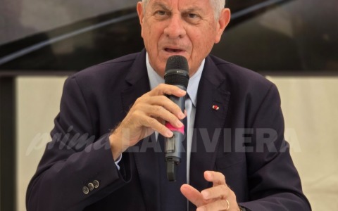 Profili fake su Instagram: hacker colpiscono anche il sindaco di Imperia Scajola