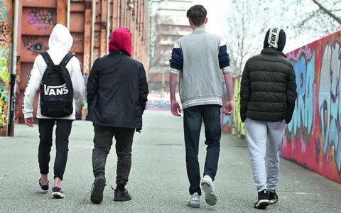 Rapinano un 15enne a Milano: arrestati quattro giovani della Bergamasca