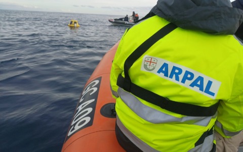 Recuperata la boa di Capo Mele: operazione congiunta Capitaneria–Arpal