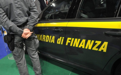 Riciclaggio con i compro oro, maxi sequestro da sessanta milioni di euro