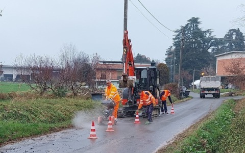 Rotta una tubatura a Valmadonna: stop all’erogazione dell’acqua in via Costanza