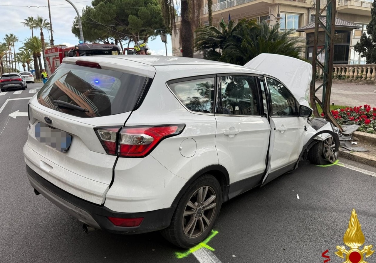 Schianto a Ospedaletti. Cinque i feriti