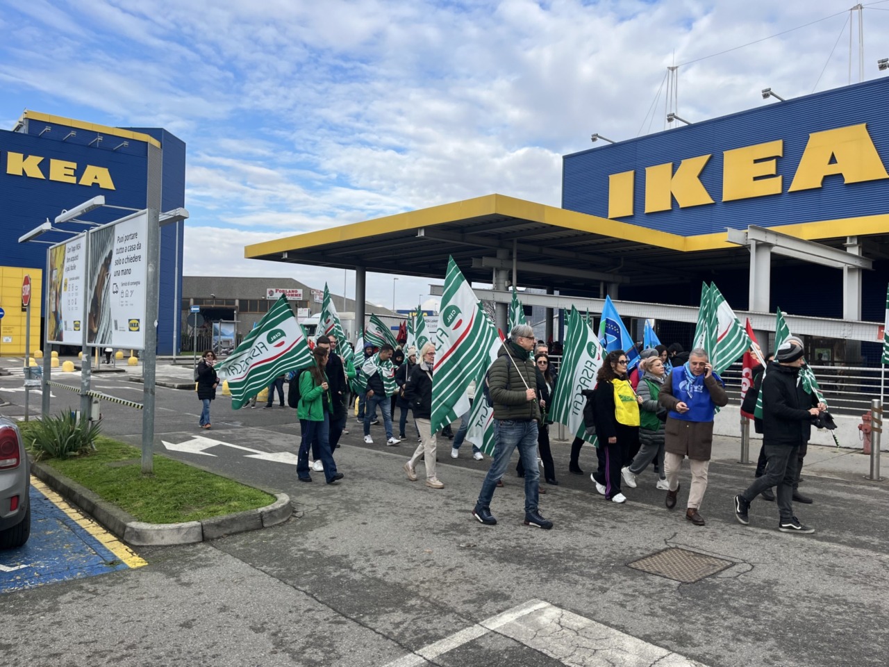 Sciopero Ikea, i sindacati: “Contratto scaduto dal 2019 e niente premi (o solo irrisori) ai lavoratori”