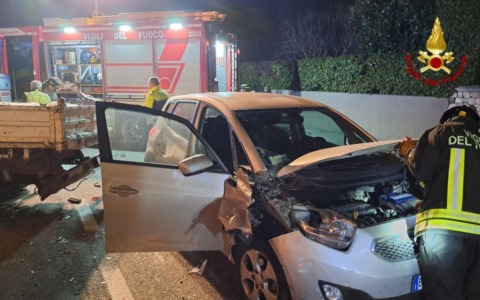 Scontro con furgone in sosta a Dueville: due persone ferite e bloccate nell’auto