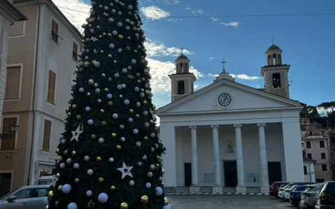Sestri Levante accende l’albero di Natale nel giorno di San Nicolò