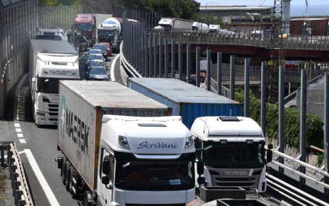 Stop ai Tir durante le Olimpiadi: la Provincia vuole liberare le Dolomiti dal traffico pesante