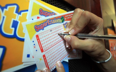 SuperEnalotto, a Crema e Cremona centrati tre “5” per un totale di oltre 31mila euro