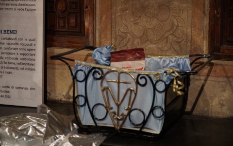 “Tenete socchiusa la porta di casa per accogliere chi ha bisogno”