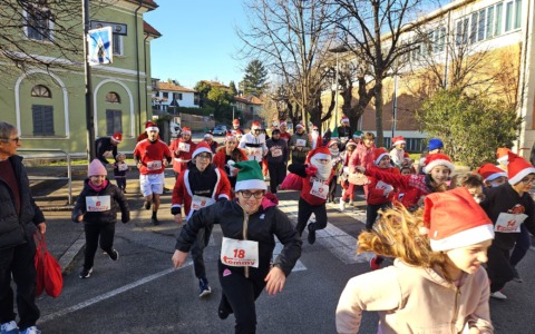 Torna la Corsa dei Babbi Natale a Varese