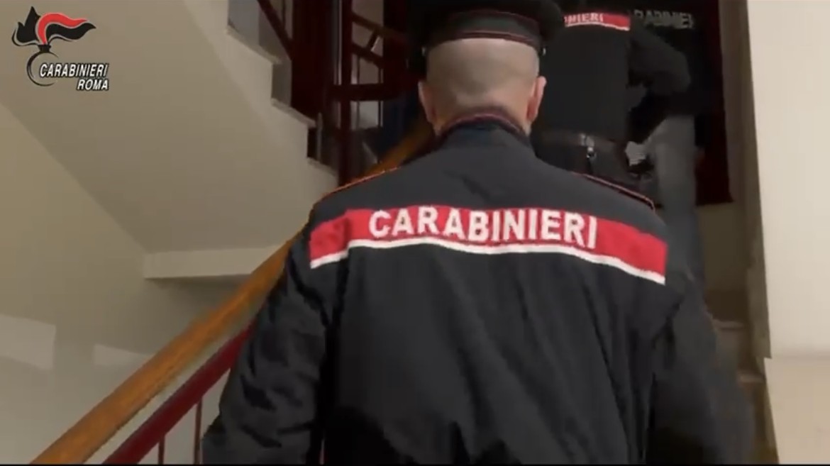 Torture, estorsioni e un attentato, presa la banda del terrore. 11 arresti dei carabinieri