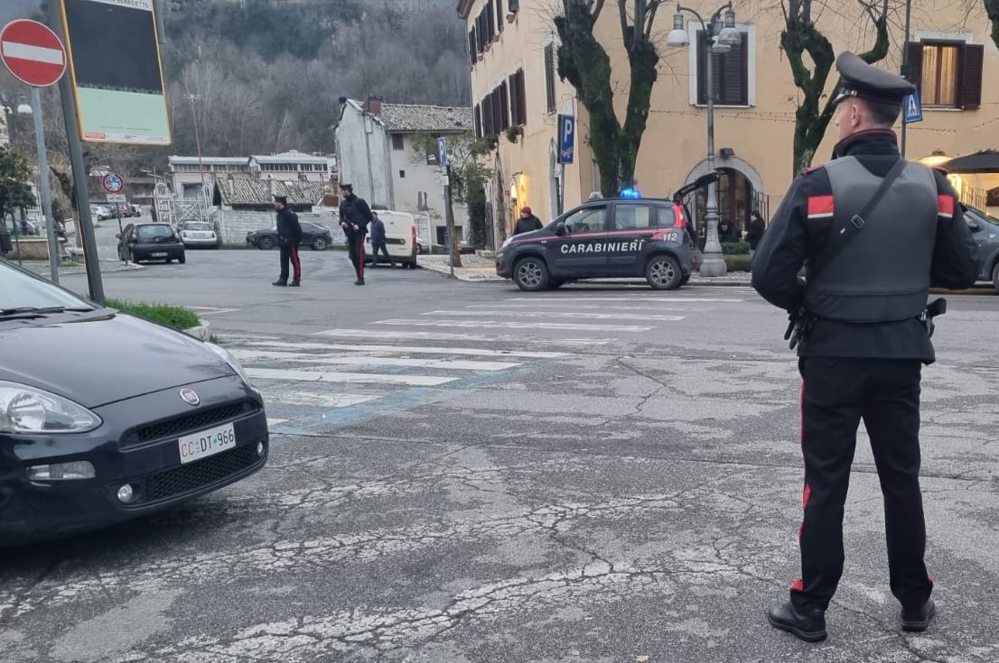 Ubriaco aggredisce carabinieri, arrestato 43enne