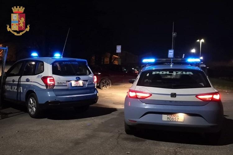 Ubriaco inizia a danneggiare delle auto in sosta: denunciato un 25enne