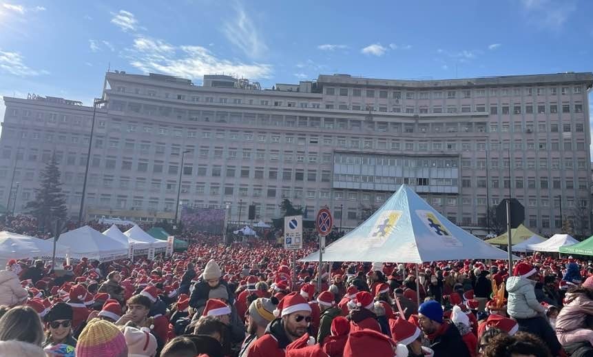 Un “esercito” di Babbi Natale in marcia per il Regina Margherita