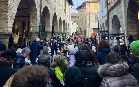 Un Natale con i fiocchi accende la festività a Romano