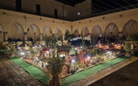 Un presepe originale esposto nel Chiostro di San Domenico