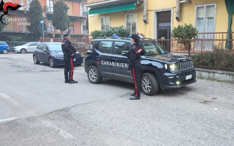 28enne evade dai domiciliari, quando rientra si trova i Carabinieri alla porta di casa