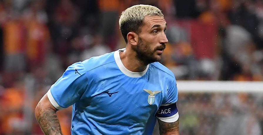 Lazio, all’ultimo respiro: il rigore di Cataldi vale il 3-2 sul Genoa di De Rossi