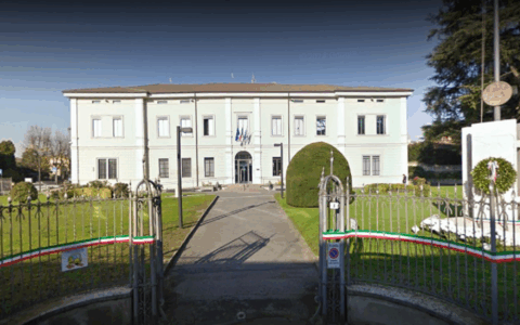 Abitava nel proprio garage, arriva lo sgombero da parte del Comune