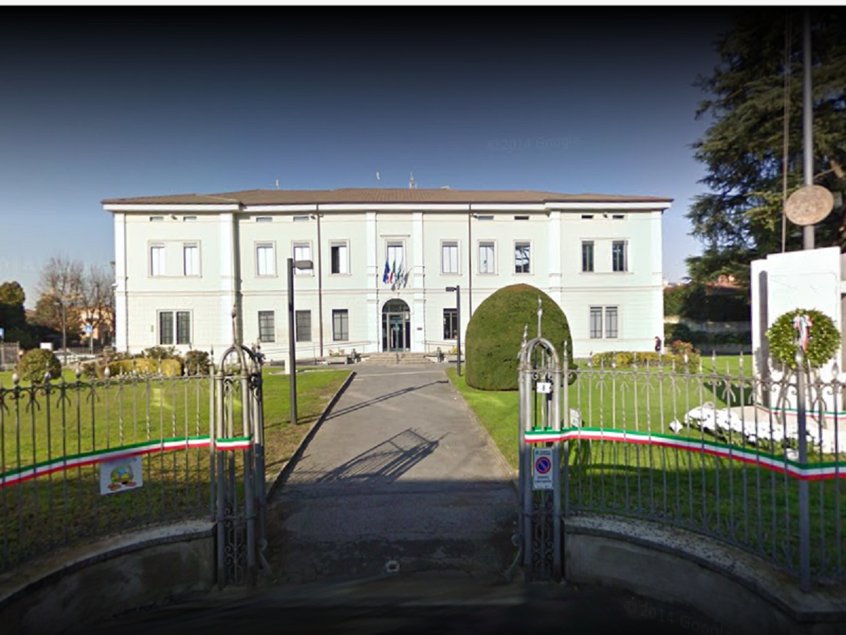 Abitava nel proprio garage, arriva lo sgombero da parte del Comune